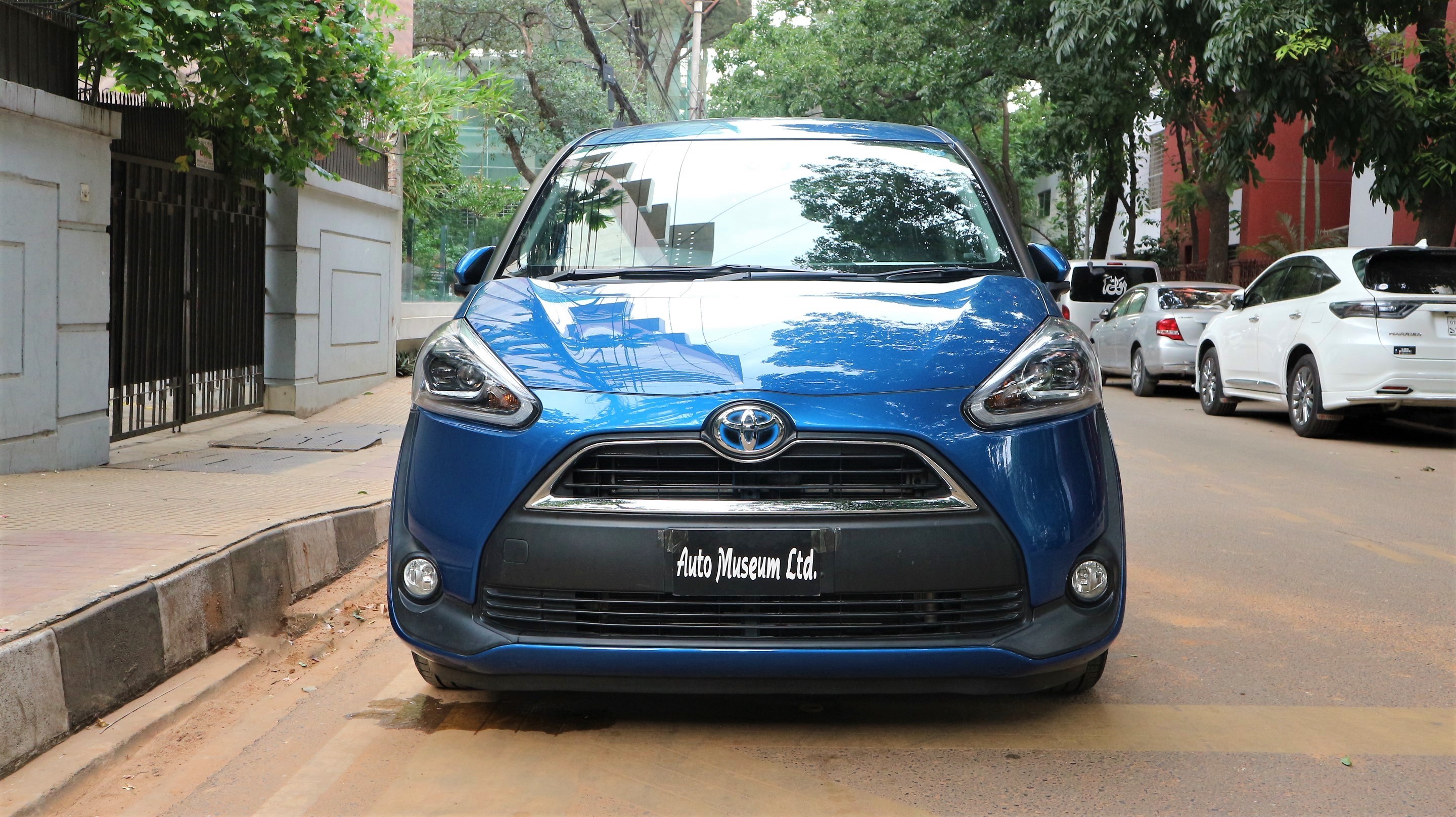 Toyota Sienta Hybrid